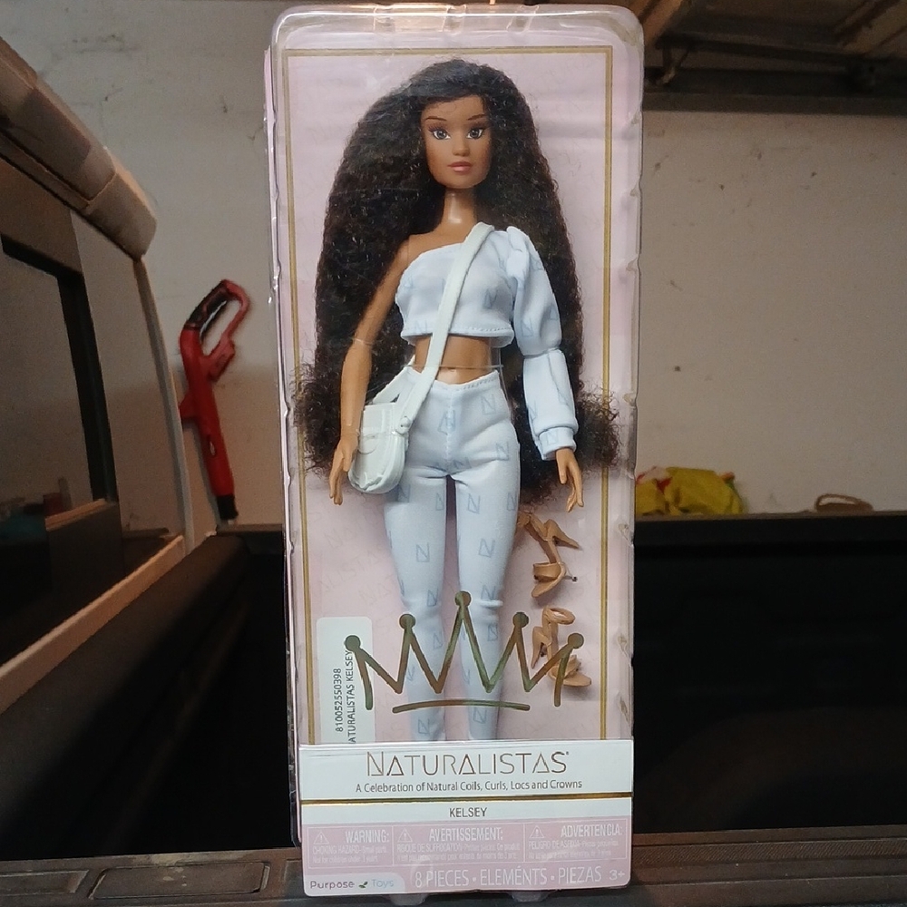 Naturalistas Kelsey Doll NIB